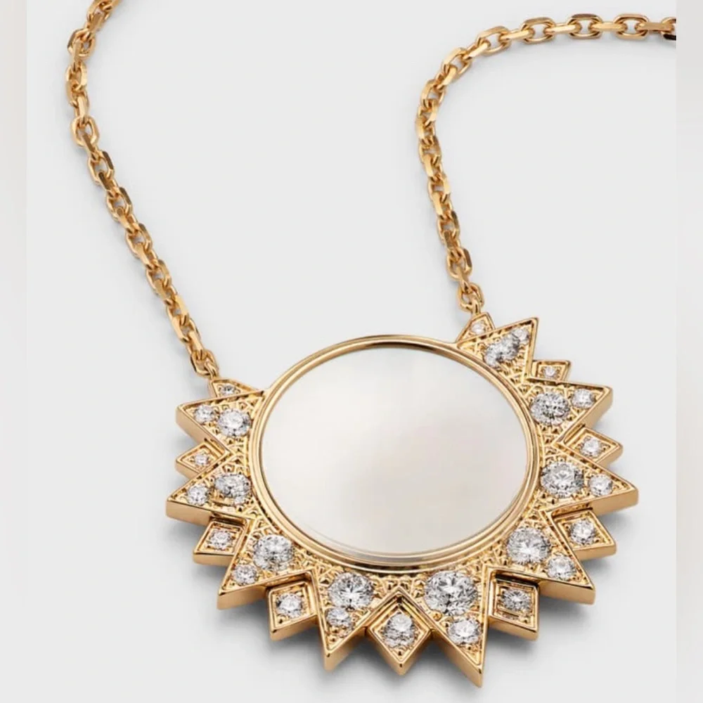 PIAGET
Sunlight 18k Rose Gold Mother of Pearl & Diamond Pendant Necklace - Picture 3 of 8